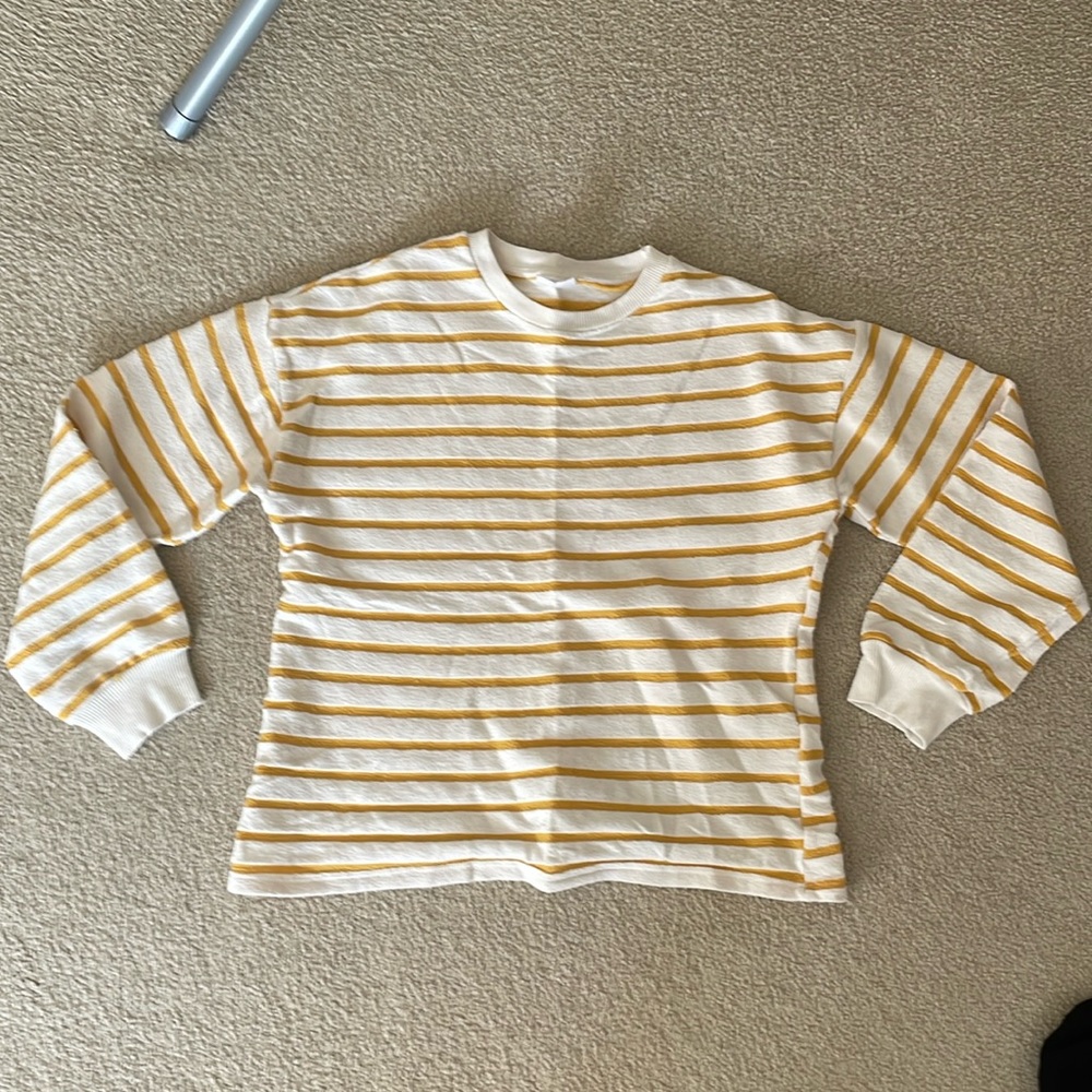 Gold/deep yellow stripped light sweater tee